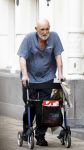 Amsterdam 15 juli 2025
Hugo Metsers achter de rollator in Amsterdam zuid.