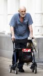 Amsterdam 15 juli 2025
Hugo Metsers achter de rollator in Amsterdam zuid.