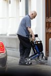 Amsterdam 15 juli 2025
Hugo Metsers achter de rollator in Amsterdam zuid.