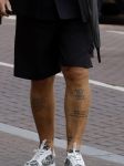Amsterdam 16 juli 2025
John de Wolf met zijn vrouw  Inge Zijdenbos op de pc hooftstraat. John de Wolf met tattoo Facta Non Verba wat geen woorden maar daden betekend