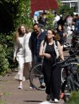 Amsterdam 17 juli 2025
Johnny van t Schip en Danielle  Zwanikken op terras en op straat in het centrum van Amsterdam.