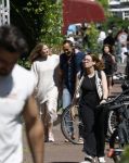 Amsterdam 17 juli 2025
Johnny van t Schip en Danielle  Zwanikken op terras en op straat in het centrum van Amsterdam.