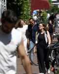 Amsterdam 17 juli 2025
Johnny van t Schip en Danielle  Zwanikken op terras en op straat in het centrum van Amsterdam.