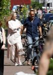Amsterdam 17 juli 2025
Johnny van t Schip en Danielle  Zwanikken op terras en op straat in het centrum van Amsterdam.
