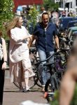 Amsterdam 17 juli 2025
Johnny van t Schip en Danielle  Zwanikken op terras en op straat in het centrum van Amsterdam.
