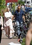 Amsterdam 17 juli 2025
Johnny van t Schip en Danielle  Zwanikken op terras en op straat in het centrum van Amsterdam.