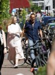 Amsterdam 17 juli 2025
Johnny van t Schip en Danielle  Zwanikken op terras en op straat in het centrum van Amsterdam.