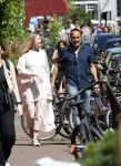Amsterdam 17 juli 2025
Johnny van t Schip en Danielle  Zwanikken op terras en op straat in het centrum van Amsterdam.
