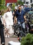 Amsterdam 17 juli 2025
Johnny van t Schip en Danielle  Zwanikken op terras en op straat in het centrum van Amsterdam.