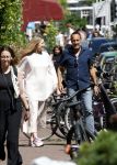 Amsterdam 17 juli 2025
Johnny van t Schip en Danielle  Zwanikken op terras en op straat in het centrum van Amsterdam.