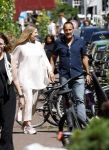 Amsterdam 17 juli 2025
Johnny van t Schip en Danielle  Zwanikken op terras en op straat in het centrum van Amsterdam.