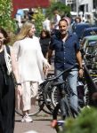 Amsterdam 17 juli 2025
Johnny van t Schip en Danielle  Zwanikken op terras en op straat in het centrum van Amsterdam.