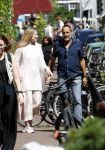 Amsterdam 17 juli 2025
Johnny van t Schip en Danielle  Zwanikken op terras en op straat in het centrum van Amsterdam.