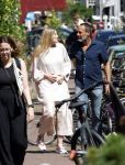 Amsterdam 17 juli 2025
Johnny van t Schip en Danielle  Zwanikken op terras en op straat in het centrum van Amsterdam.