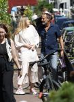 Amsterdam 17 juli 2025
Johnny van t Schip en Danielle  Zwanikken op terras en op straat in het centrum van Amsterdam.