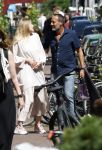 Amsterdam 17 juli 2025
Johnny van t Schip en Danielle  Zwanikken op terras en op straat in het centrum van Amsterdam.