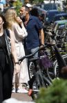 Amsterdam 17 juli 2025
Johnny van t Schip en Danielle  Zwanikken op terras en op straat in het centrum van Amsterdam.