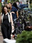 Amsterdam 17 juli 2025
Johnny van t Schip en Danielle  Zwanikken op terras en op straat in het centrum van Amsterdam.
