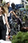 Amsterdam 17 juli 2025
Johnny van t Schip en Danielle  Zwanikken op terras en op straat in het centrum van Amsterdam.