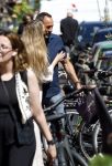 Amsterdam 17 juli 2025
Johnny van t Schip en Danielle  Zwanikken op terras en op straat in het centrum van Amsterdam.