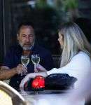 Amsterdam 17 juli 2025
Johnny van t Schip en Danielle  Zwanikken op terras en op straat in het centrum van Amsterdam.