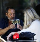Amsterdam 17 juli 2025
Johnny van t Schip en Danielle  Zwanikken op terras en op straat in het centrum van Amsterdam.