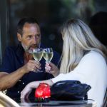 Amsterdam 17 juli 2025
Johnny van t Schip en Danielle  Zwanikken op terras en op straat in het centrum van Amsterdam.