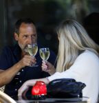 Amsterdam 17 juli 2025
Johnny van t Schip en Danielle  Zwanikken op terras en op straat in het centrum van Amsterdam.
