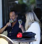 Amsterdam 17 juli 2025
Johnny van t Schip en Danielle  Zwanikken op terras en op straat in het centrum van Amsterdam.