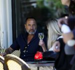 Amsterdam 17 juli 2025
Johnny van t Schip en Danielle  Zwanikken op terras en op straat in het centrum van Amsterdam.