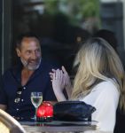 Amsterdam 17 juli 2025
Johnny van t Schip en Danielle  Zwanikken op terras en op straat in het centrum van Amsterdam.