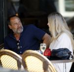 Amsterdam 17 juli 2025
Johnny van t Schip en Danielle  Zwanikken op terras en op straat in het centrum van Amsterdam.