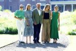 Den Haag 30 juni 2025
Jaarlijkse fotouurtje op huis ten Bosch met aanwezig Koning Willem Alexander Koningin Maxima Prinses Amalia Prinses Alexia Prinses Ariane en hondje Mambo.