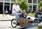 Amsterdam 7 juli 2025
Menno Kohler met zijn vriendin Florine in de bakfiets in Amsterdam zuid.