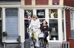 Amsterdam 18 juli 2025
Mieke v d Weij op de fiets in het centrum van Amsterdam .