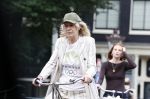 Amsterdam 18 juli 2025
Mieke v d Weij op de fiets in het centrum van Amsterdam .