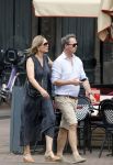 Gouda 18 juli 2025
Rogier Smit heeft een afspraak met zijn zus Pauline en zwager Reinout  in het centrum van Gouda.