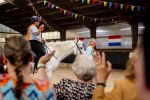 Den Haag 5 juli 2025
Hare Koninklijke Hoogheid Prinses Beatrix der Nederlanden heeft op zaterdagmiddag 5 juli het 60-jarig jubileum van de Stichting Paardrijden voor Gehandicapten (SPG) op de Madurodam Manege in Den Haag bijgewoond.
