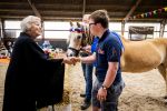 Den Haag 5 juli 2025
Hare Koninklijke Hoogheid Prinses Beatrix der Nederlanden heeft op zaterdagmiddag 5 juli het 60-jarig jubileum van de Stichting Paardrijden voor Gehandicapten (SPG) op de Madurodam Manege in Den Haag bijgewoond.