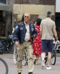 Gouda 18 juli 2025
Rogier Smit heeft een afspraak met zijn zus Pauline en zwager Reinout  in het centrum van Gouda.