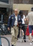 Gouda 18 juli 2025
Rogier Smit heeft een afspraak met zijn zus Pauline en zwager Reinout  in het centrum van Gouda.