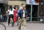 Gouda 18 juli 2025
Rogier Smit heeft een afspraak met zijn zus Pauline en zwager Reinout  in het centrum van Gouda.