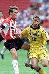 Amsterdam Arena stadion, 13 Augustus 2000
PSV-Roda JC, eindstand 2-0 om de Johan Cruyff-schaal
Arnold Bruggink in duel met Mark Luipjers