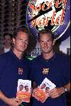 Amsterdam 7 augustus 2000
Uitreiking boek Ronald de Boer en Frank de Boer en de schrijver van het boek Maarten Bax