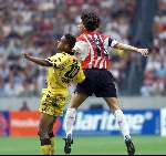 Amsterdam Arena stadion, 13 Augustus 2000
PSV-Roda JC, eindstand 2-0 om de Johan Cruyff-schaal
John de jong in duel met Humphrey Rudge