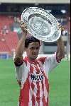 Amsterdam Arena stadion, 13 Augustus 2000
PSV-Roda JC, eindstand 2-0 om de Johan Cruyff-schaal
Adil Ramzi met de Johan Cruyff-schaal