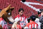 Eindhoven, 7 augustus 2000
Ruud v Nistelrooy met enkele jeugdige PSV-fans