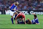Eindhoven 22 augustus 2001
PSV-Fc Den Bosch
Jan Vennegoor of Hesselink in duel met Peter Uneken en Jan Michels(L)
