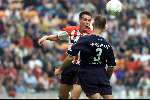 Amsterdam 12 augustus 2001
 PSV- FC Twente 3-2 voor de Johan Cruyffschaal in de Amsterdam Arena.
Jan Vennegoor of Hesselink
Kopbal