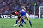 Eindhoven 22 augustus 2001
PSV-Fc Den Bosch
Jan Vennegoor of Hesselink in duel met Peter Uneken en Jan Michels(10)
Overtreding